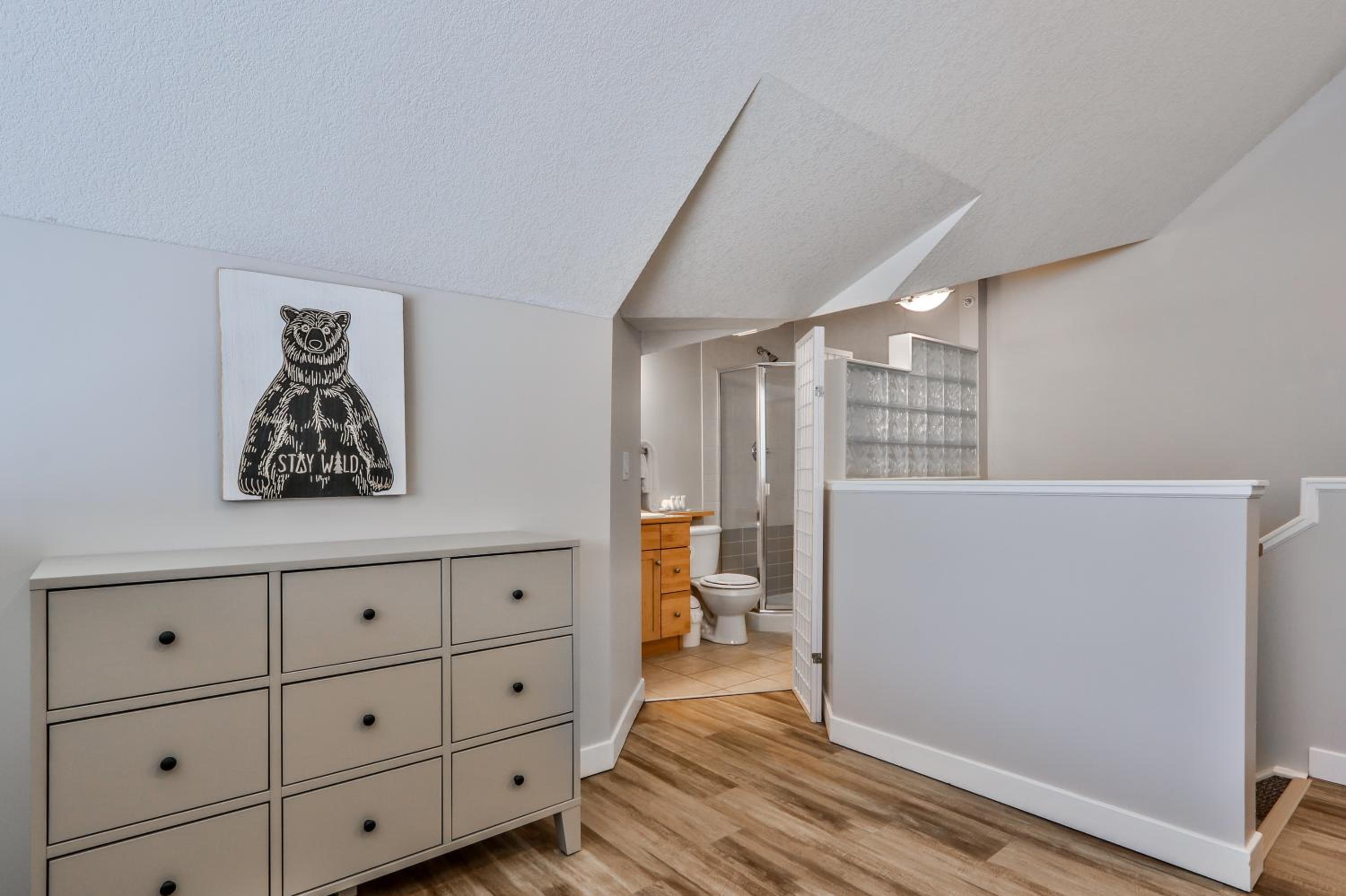 Charming Mountain Loft Pet Friendly Mountain Views!