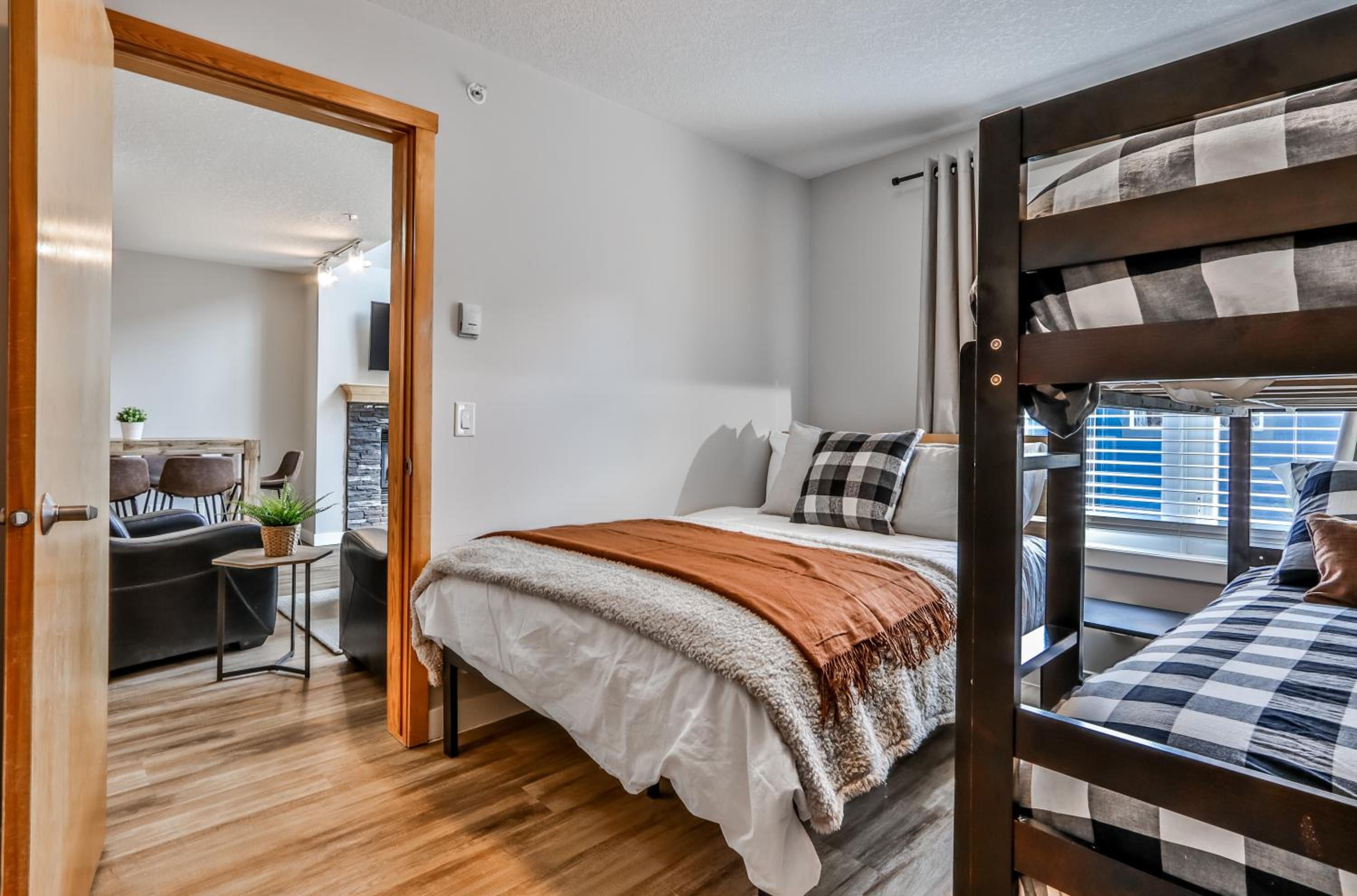 Charming Mountain Loft Pet Friendly Mountain Views!