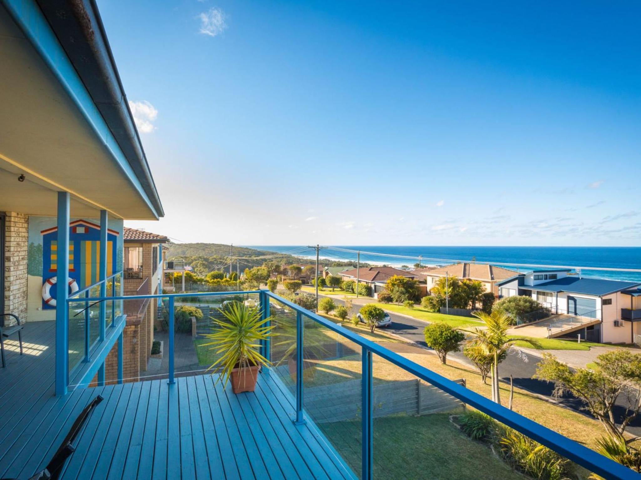45 Hillside Cres Beach House