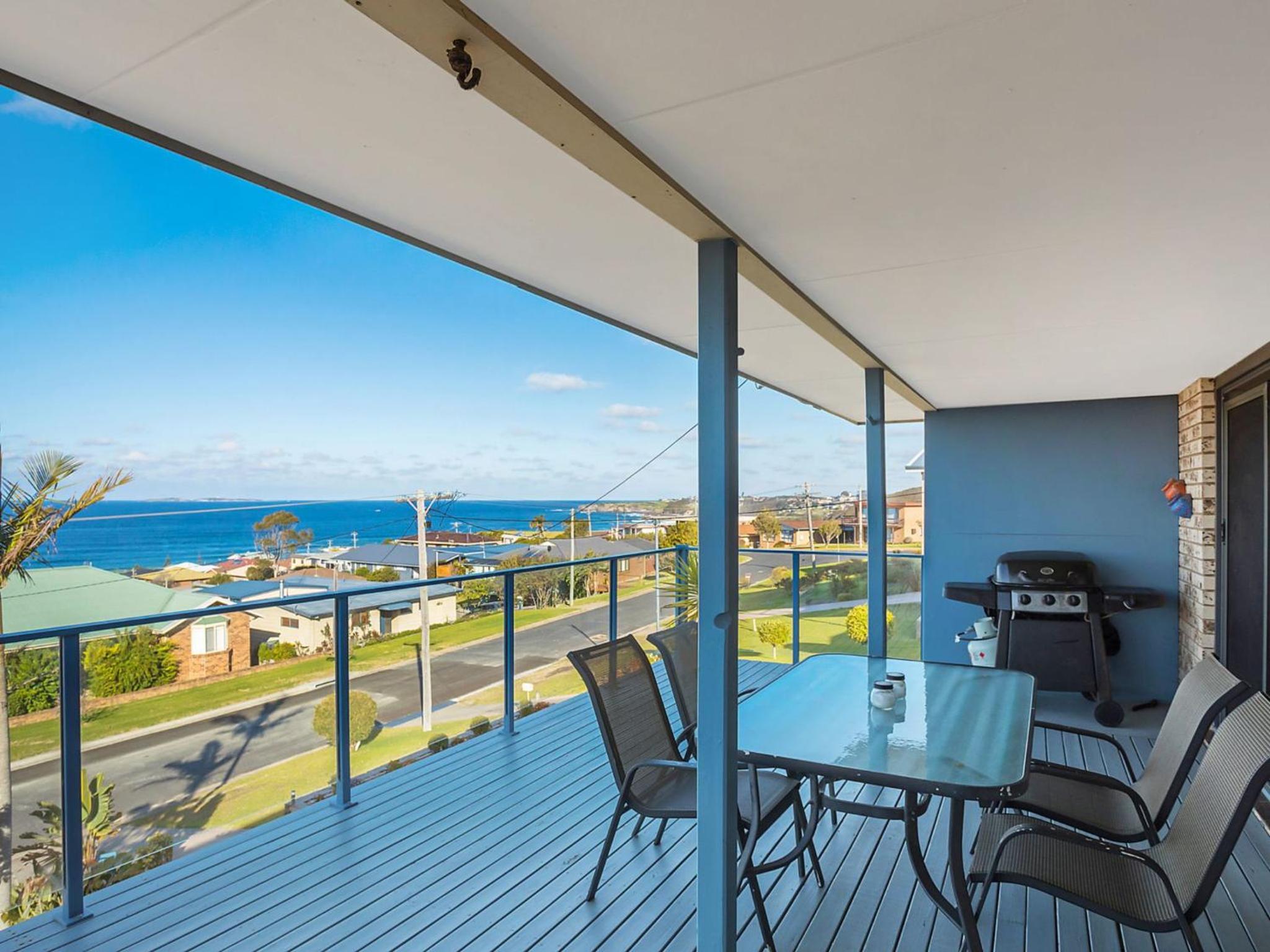 45 Hillside Cres Beach House
