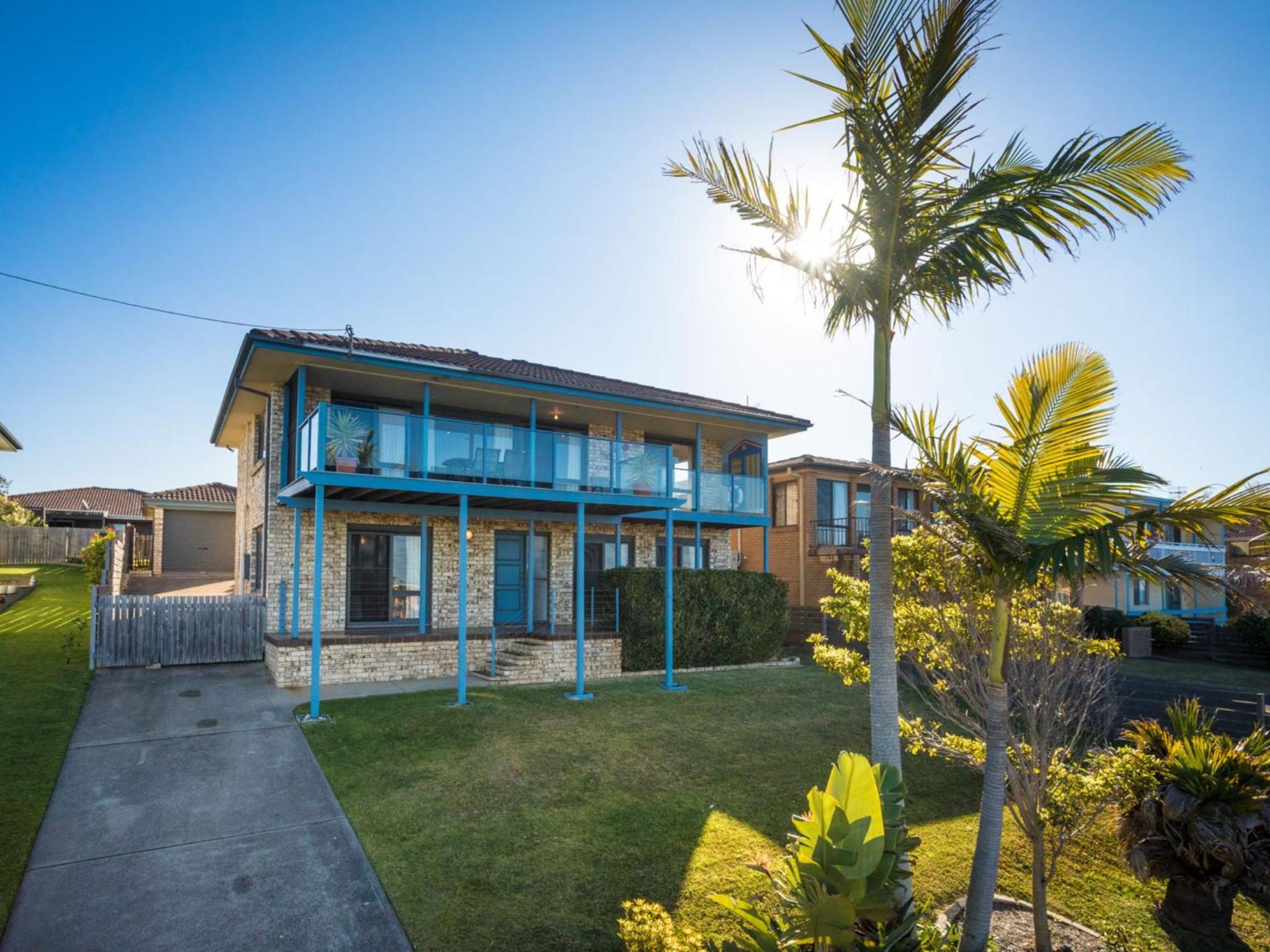 45 Hillside Cres Beach House