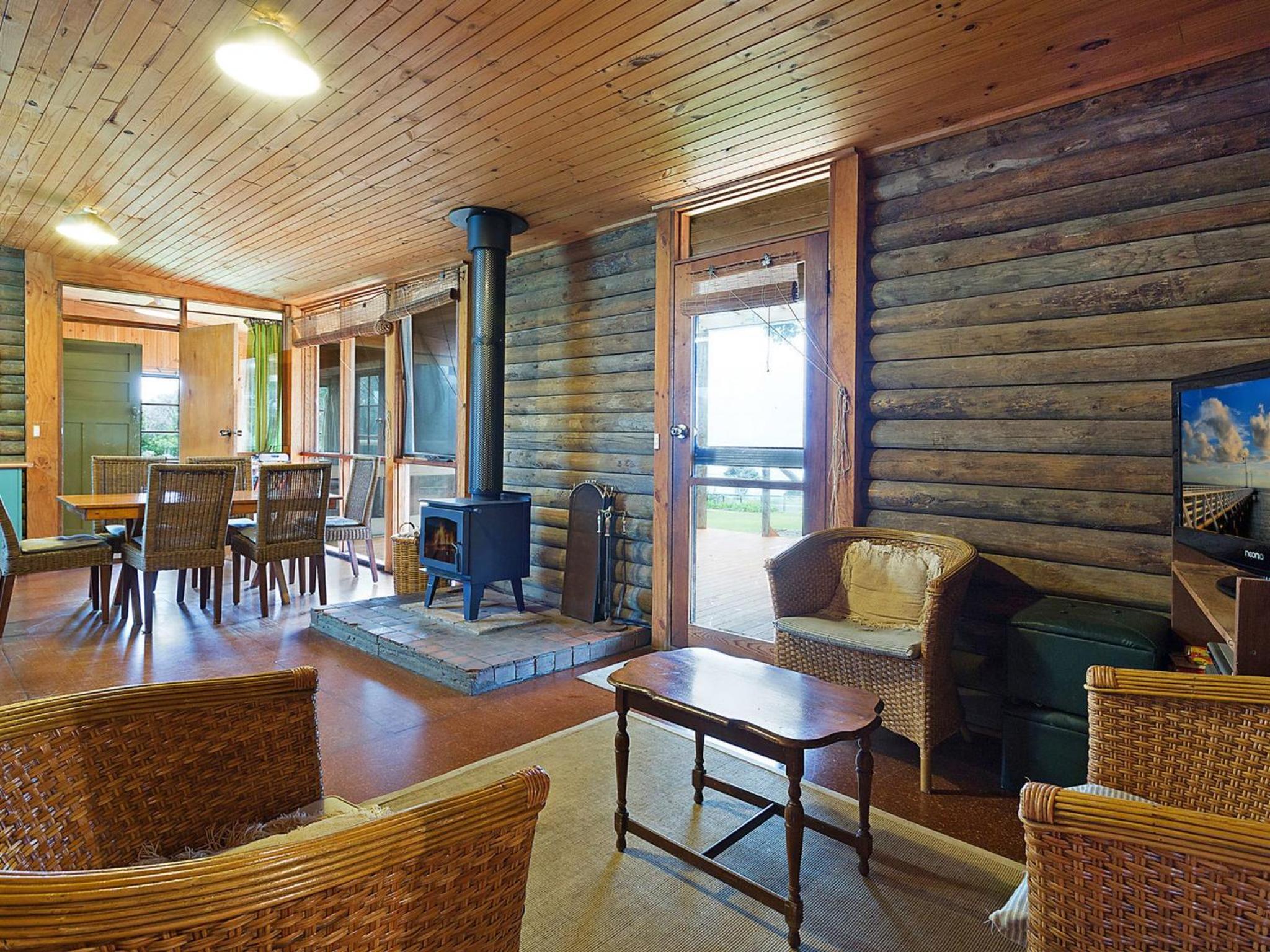 98 Ocean Parade Rustic Log Cabin