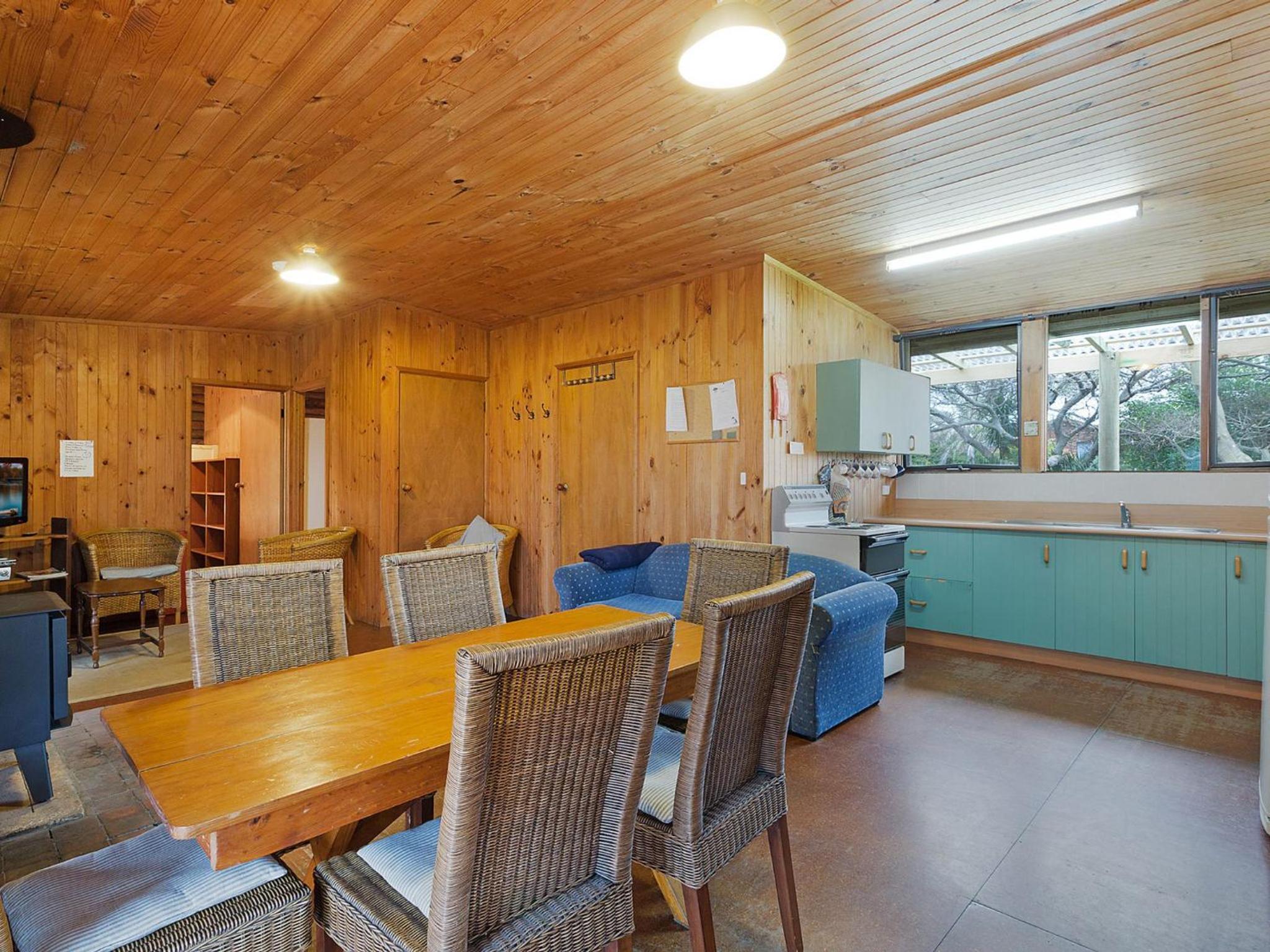 98 Ocean Parade Rustic Log Cabin