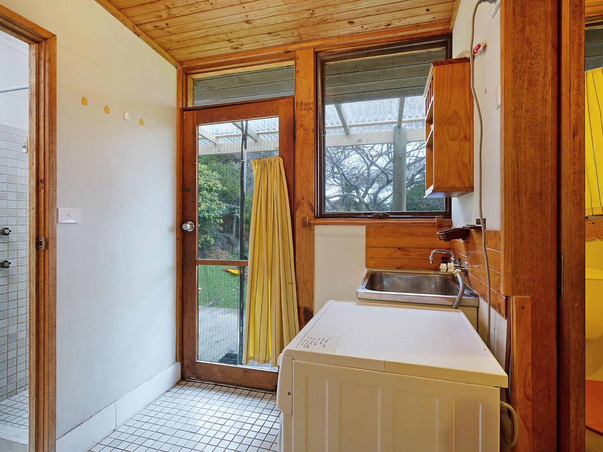 98 Ocean Parade Rustic Log Cabin