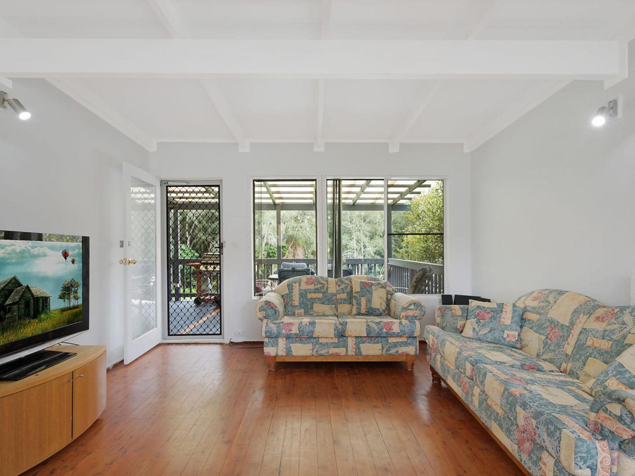Pet friendly Beach House at Kianga