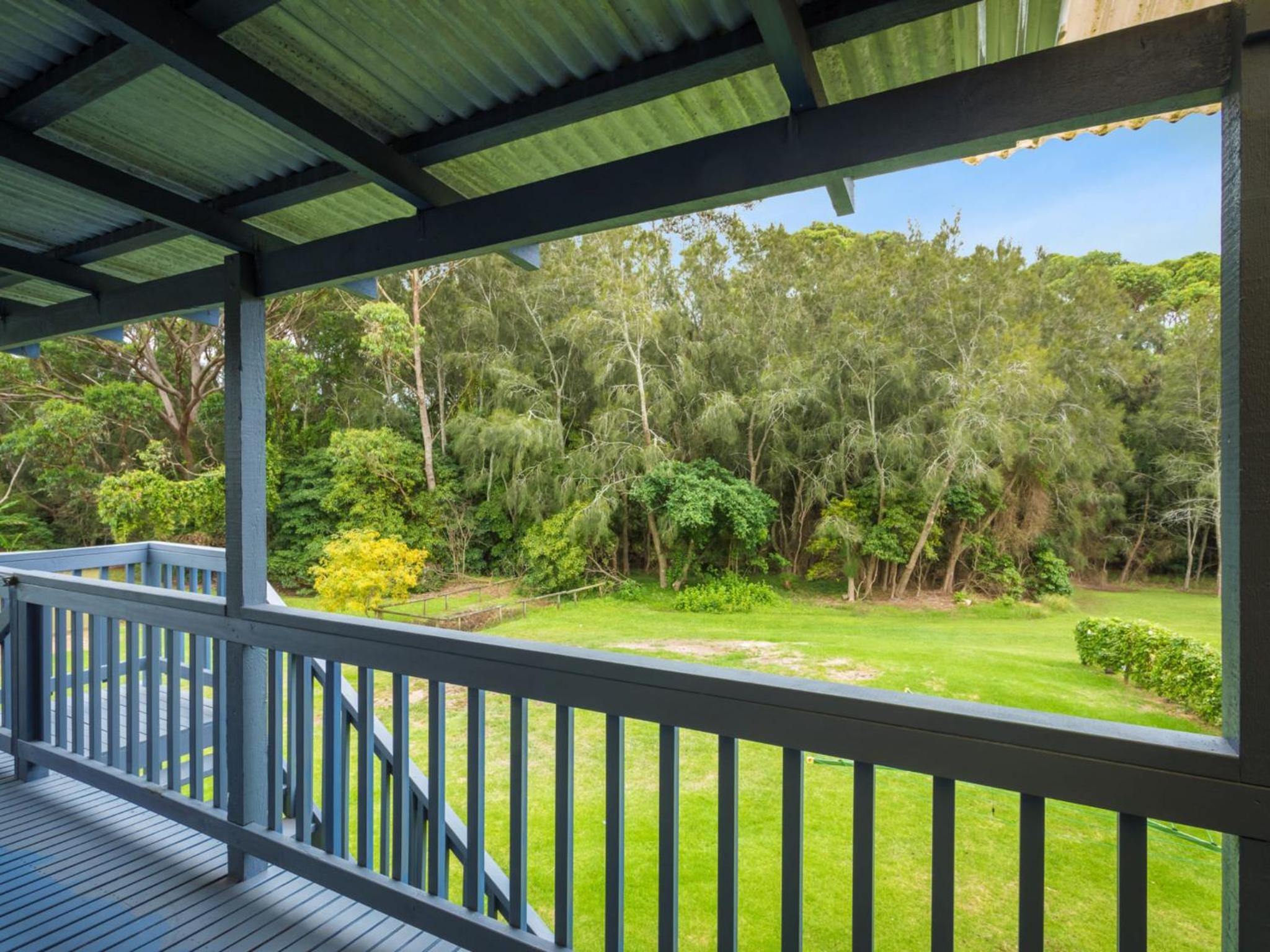 Pet friendly Beach House at Kianga