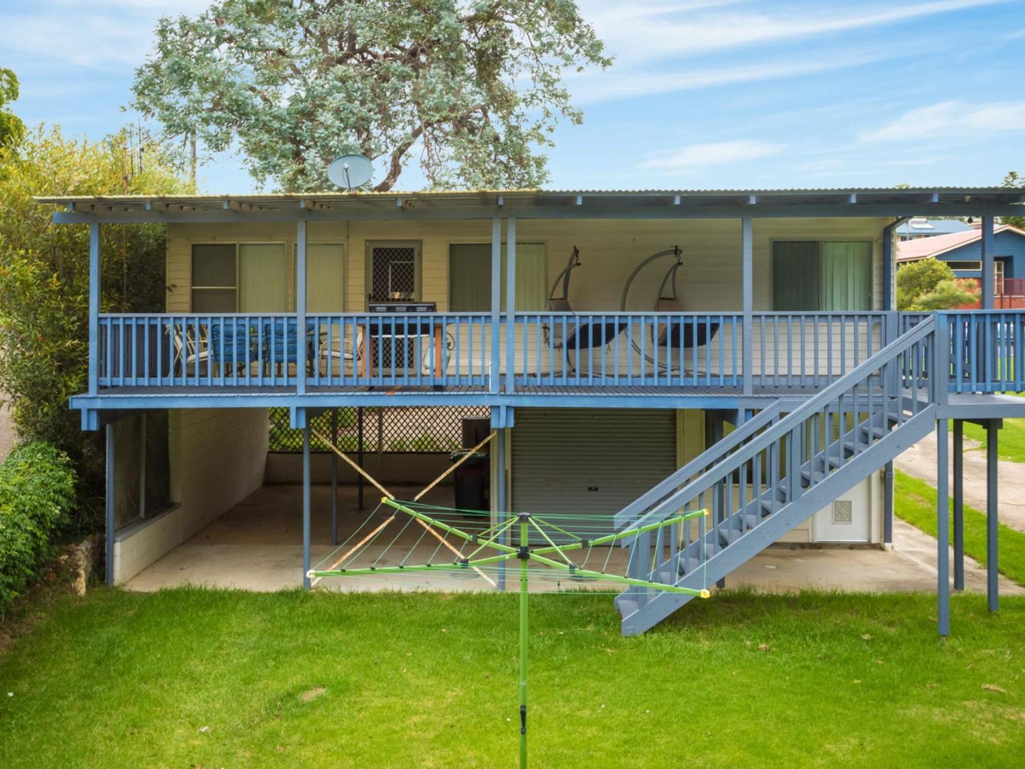Pet friendly Beach House at Kianga