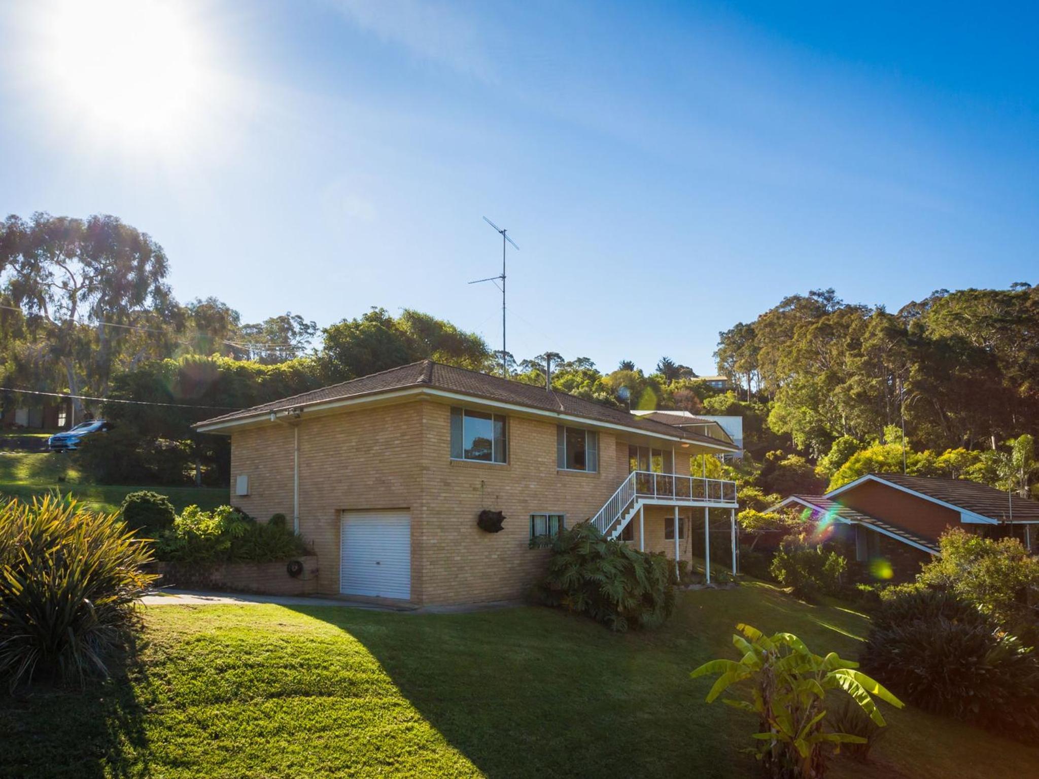 2 Water Crescent Retro Haven
