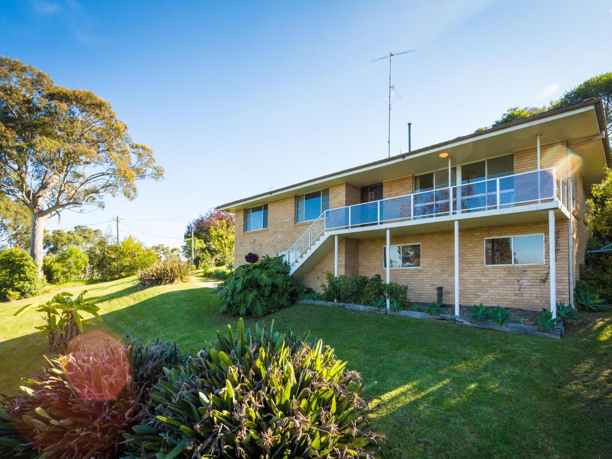 2 Water Crescent Retro Haven