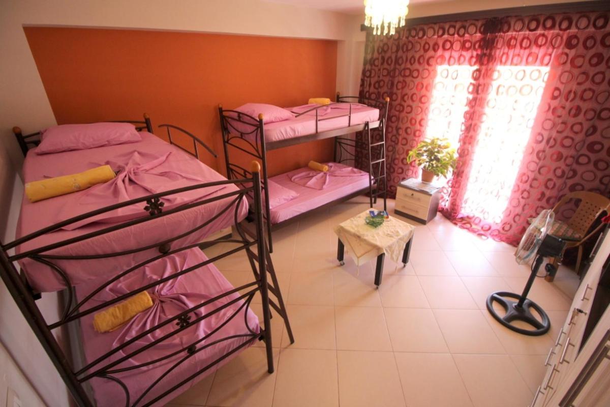 Mona`s Hostel