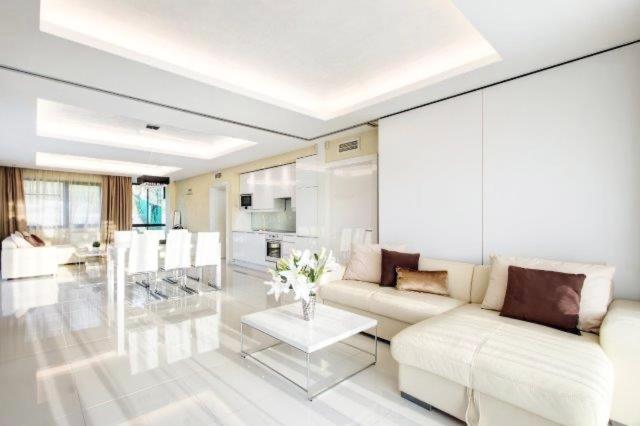 White Luxury Villa Esztergom view 4