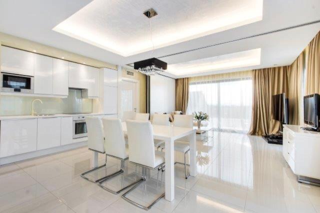 White Luxury Villa Esztergom view 5