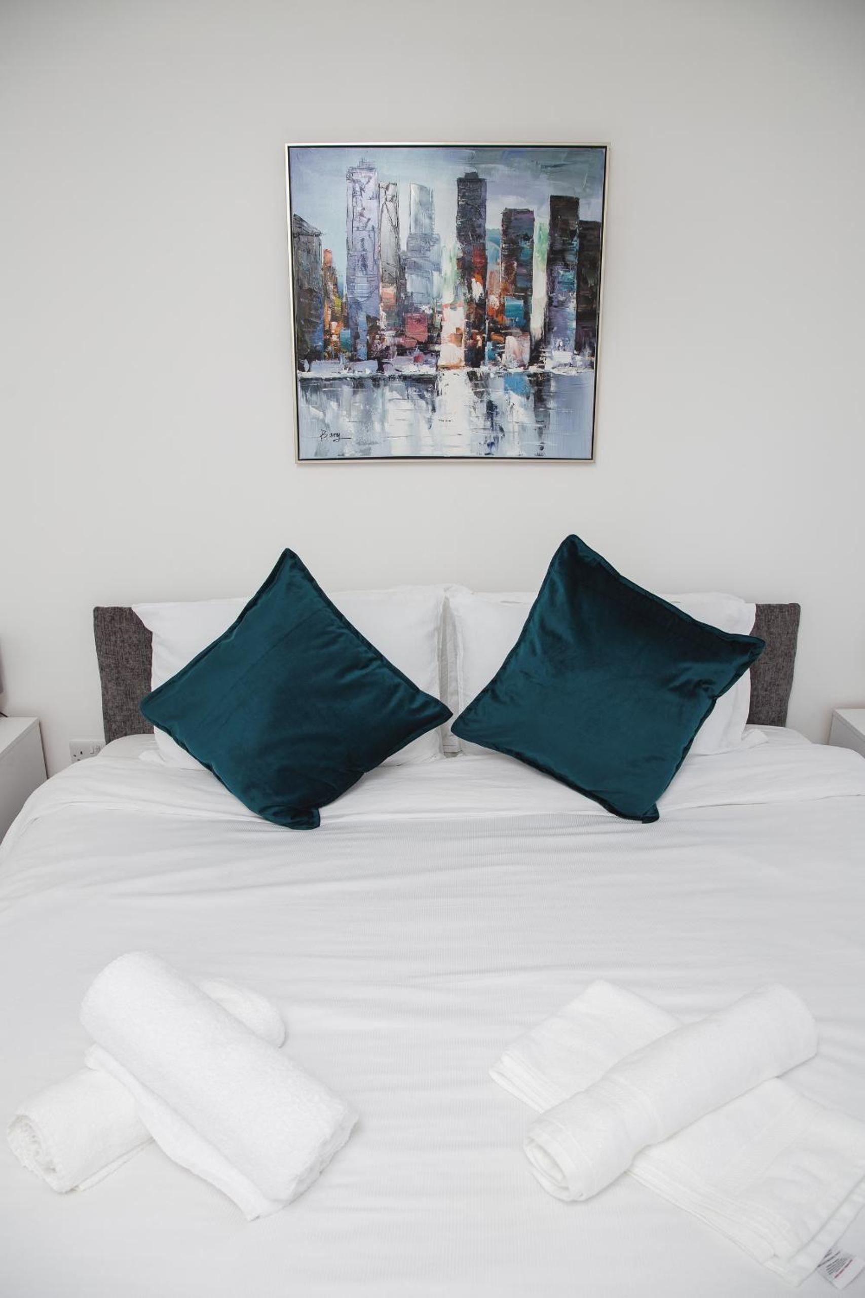 NEW 2BD Pontac Flat in the Heart of Didcot view 5