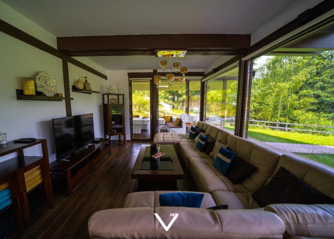 Alpine Lounge