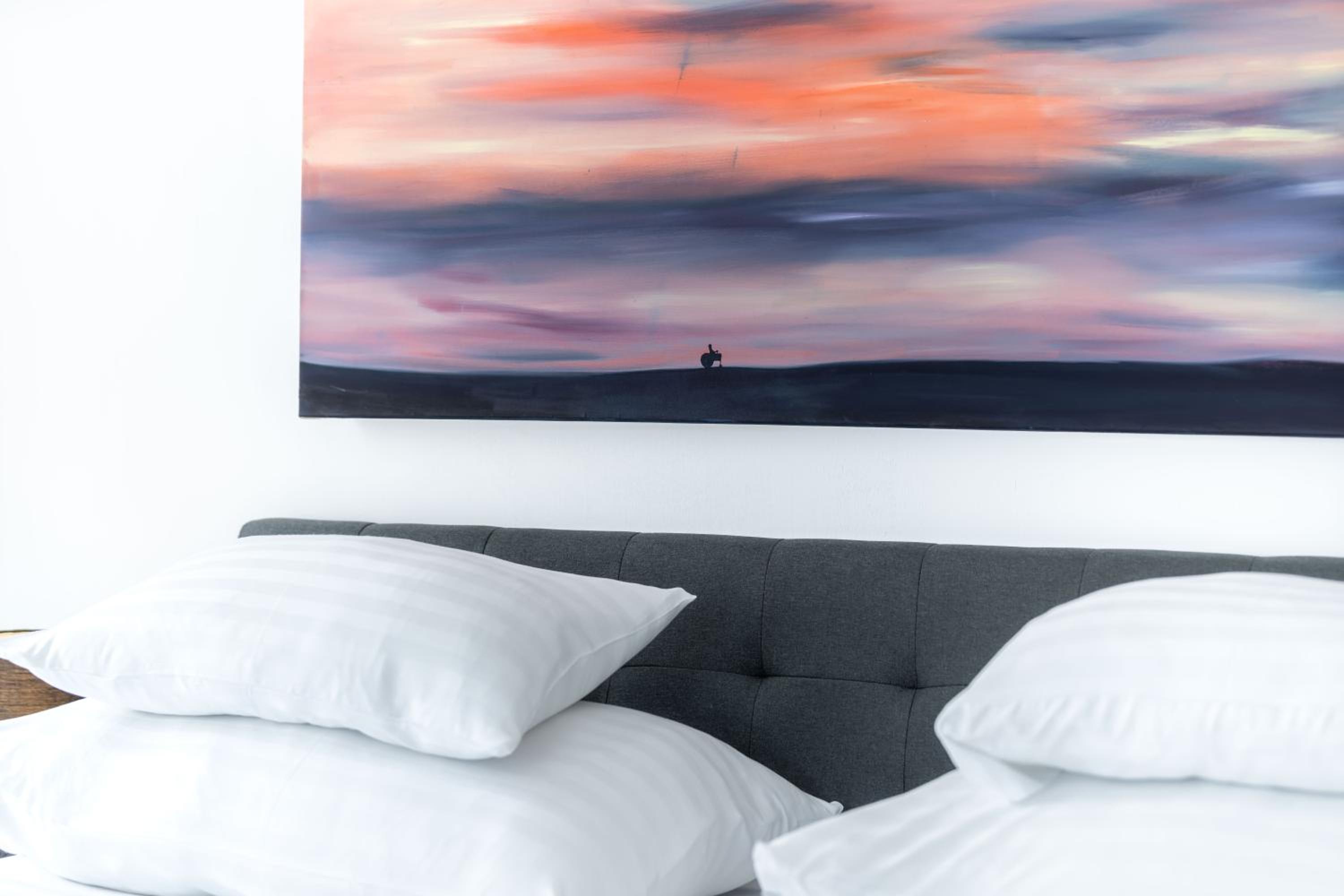 Smile Apartments Art Collection Stein