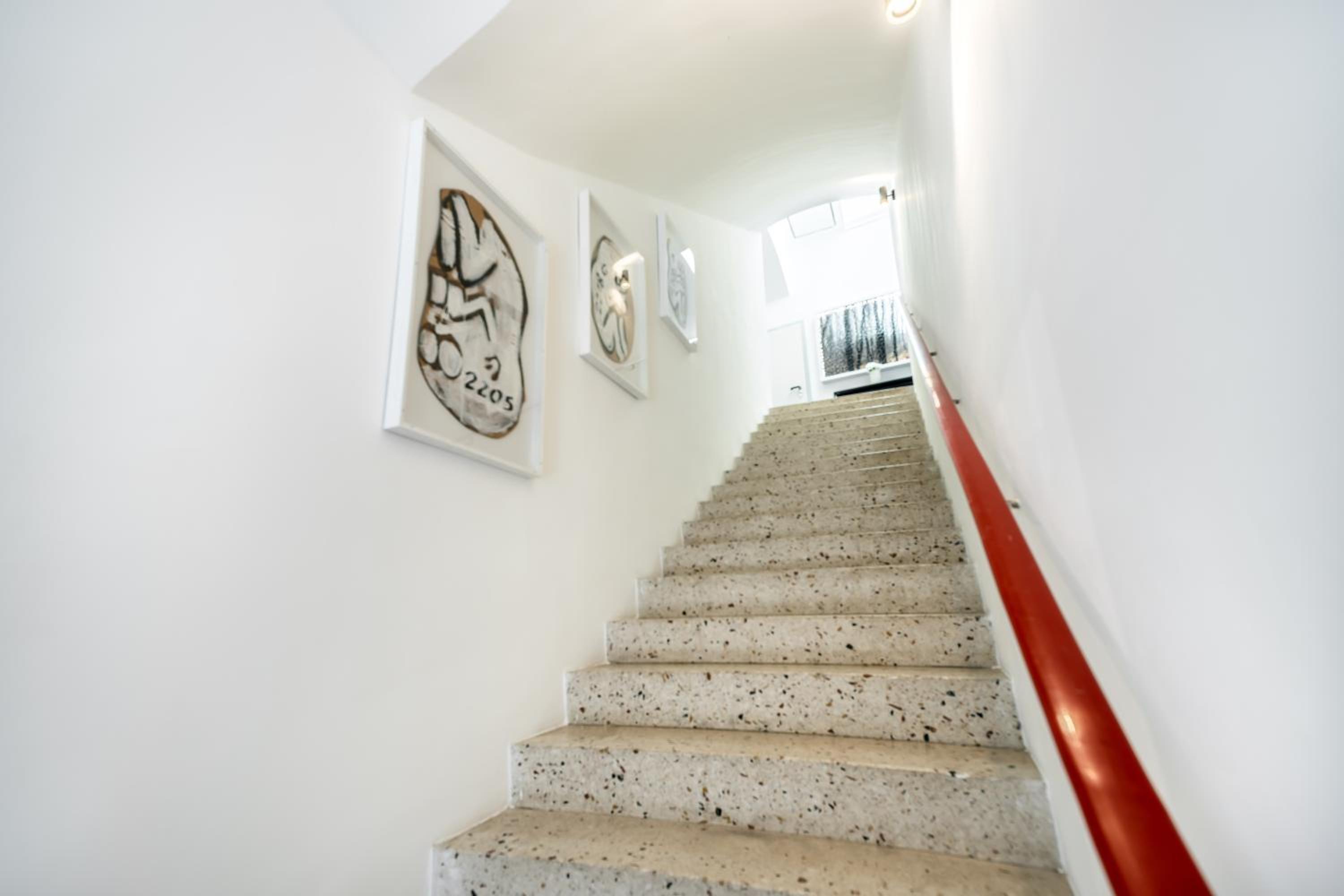 Smile Apartments Art Collection Stein