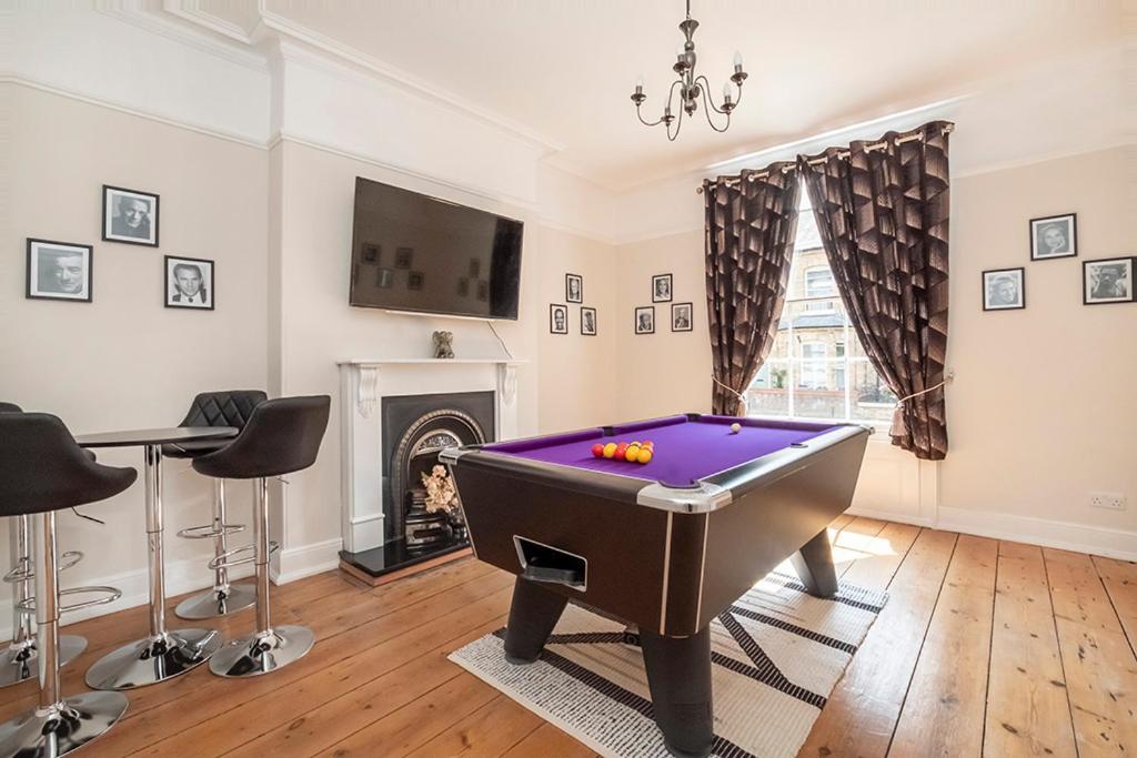 17 Penleys Grove Street view 2