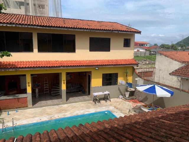 Lindo Sobrado Amarelo -próximo a praia