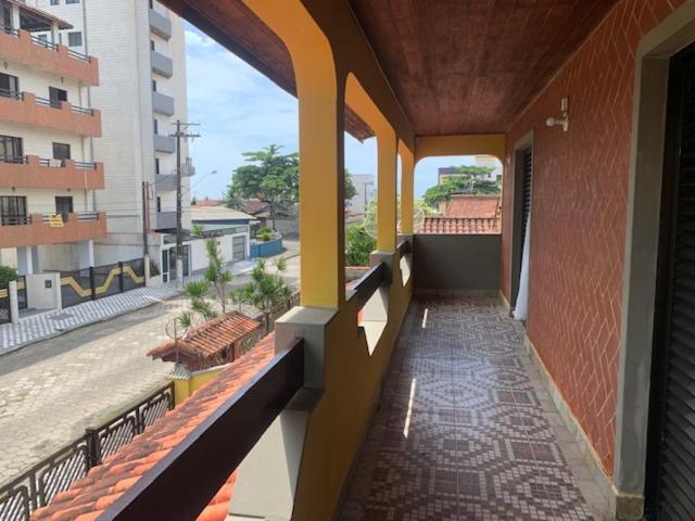 Lindo Sobrado Amarelo -próximo a praia