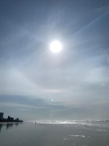 Lindo Sobrado Amarelo -próximo a praia