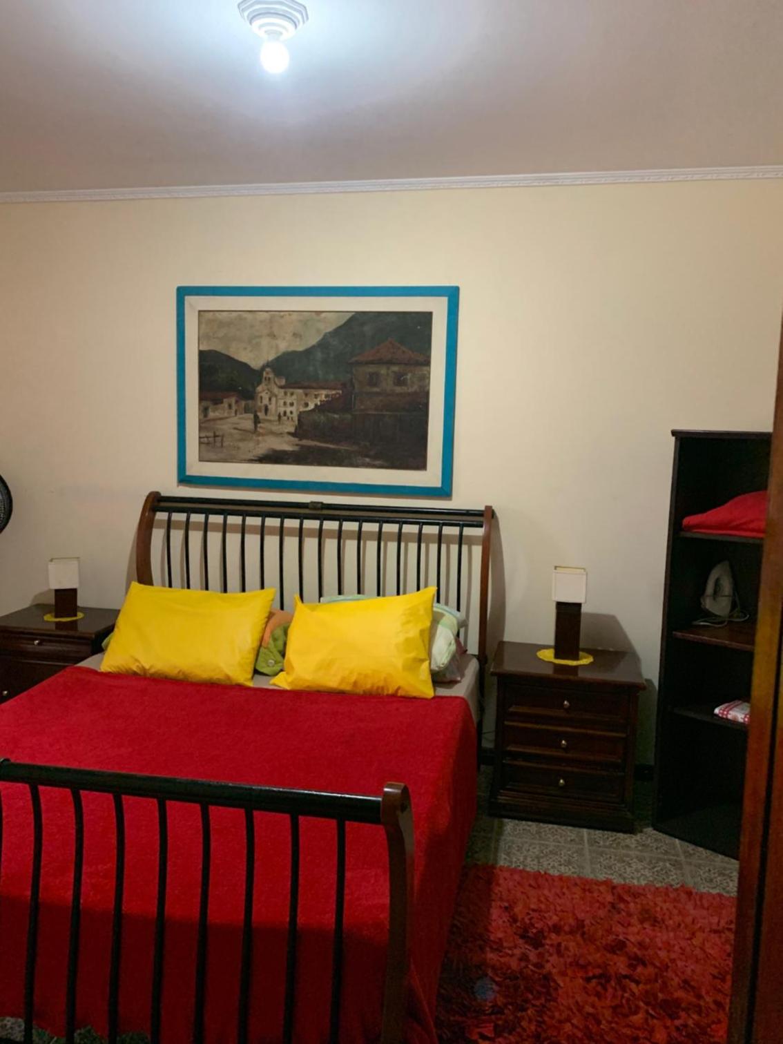 Lindo Sobrado Amarelo -próximo a praia
