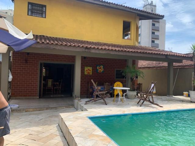 Lindo Sobrado Amarelo -próximo a praia