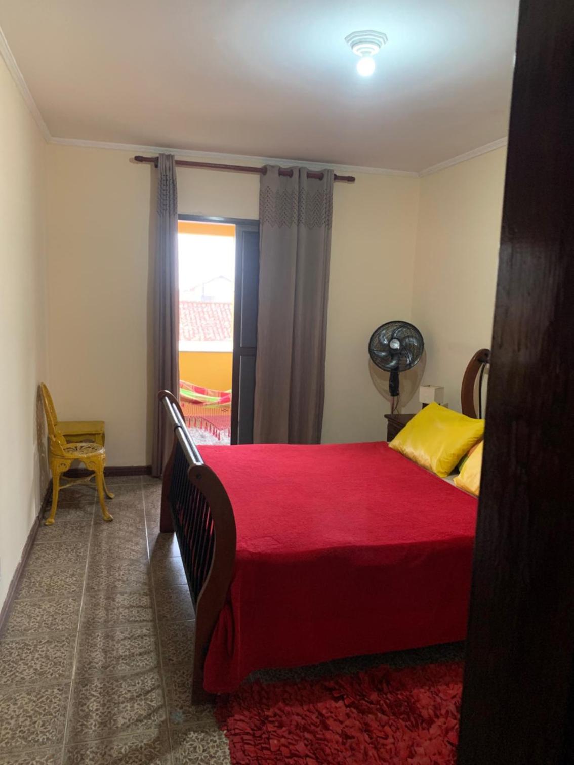Lindo Sobrado Amarelo -próximo a praia