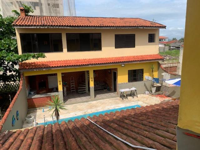 Lindo Sobrado Amarelo -próximo a praia