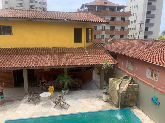 Lindo Sobrado Amarelo -próximo a praia