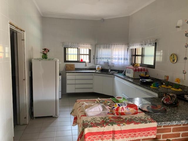 Lindo Sobrado Amarelo -próximo a praia