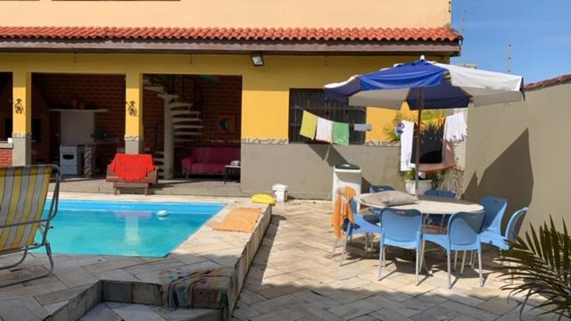 Lindo Sobrado Amarelo -próximo a praia