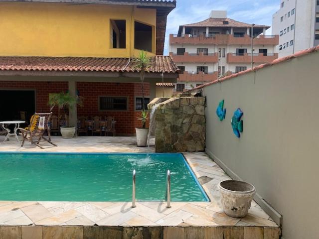 Lindo Sobrado Amarelo -próximo a praia