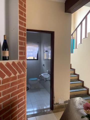 Lindo Sobrado Amarelo -próximo a praia