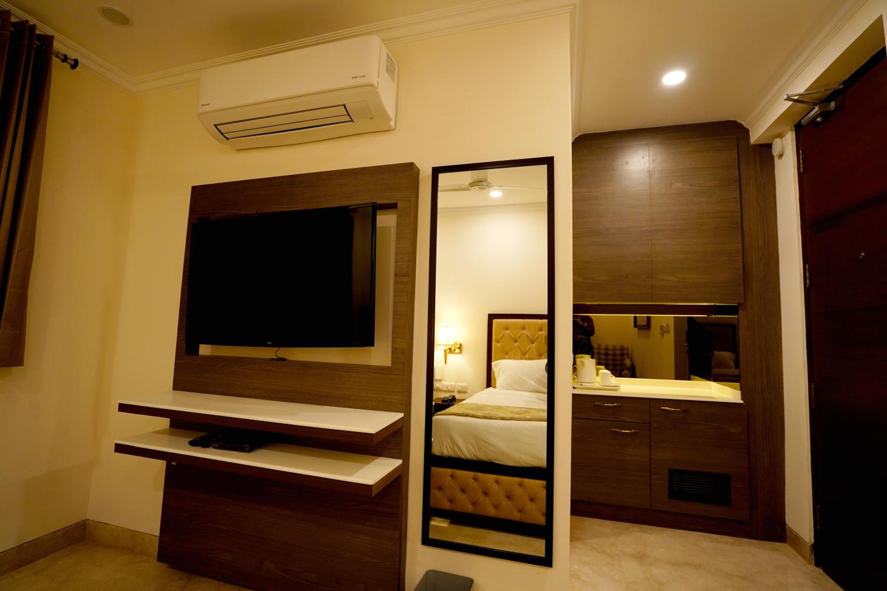 hotel room