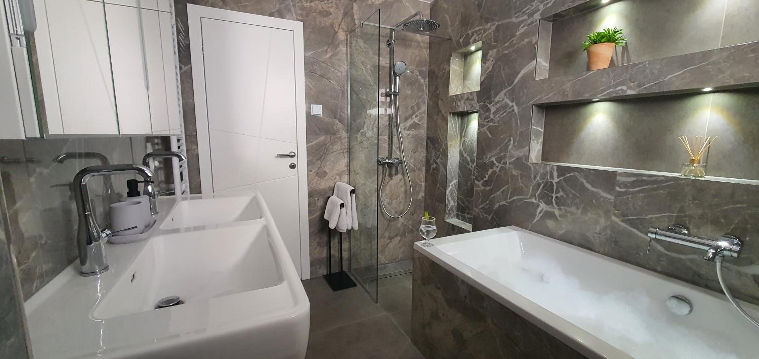 Aquamarine Deluxe Apartment