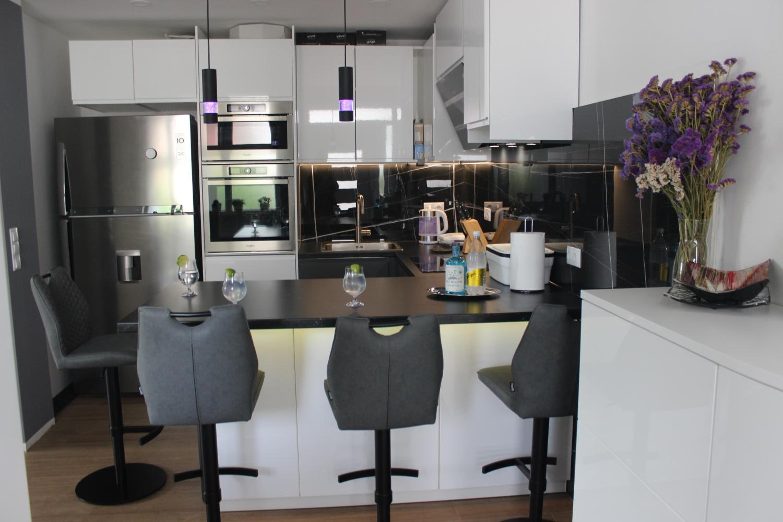 Aquamarine Deluxe Apartment