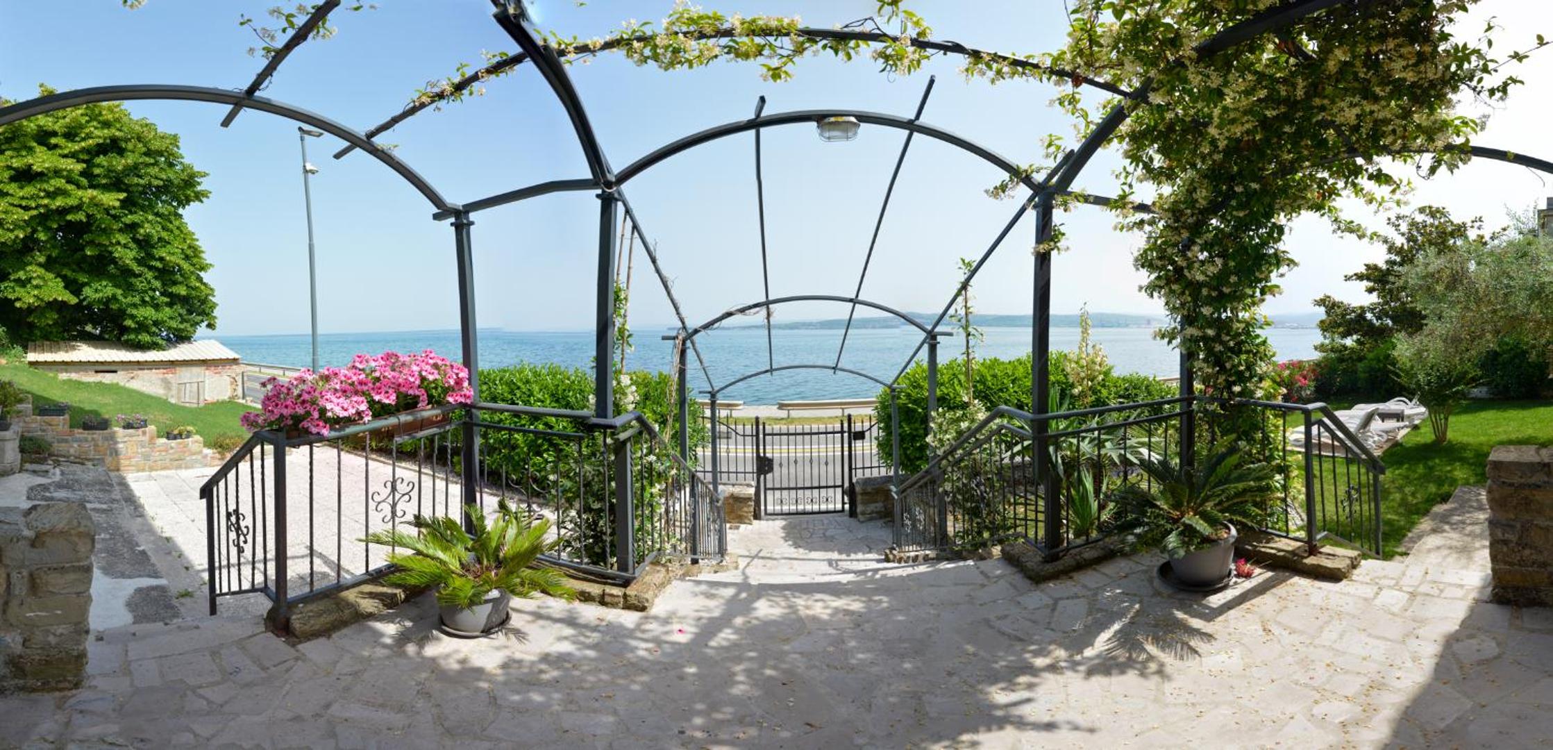 Villa Maria view 5
