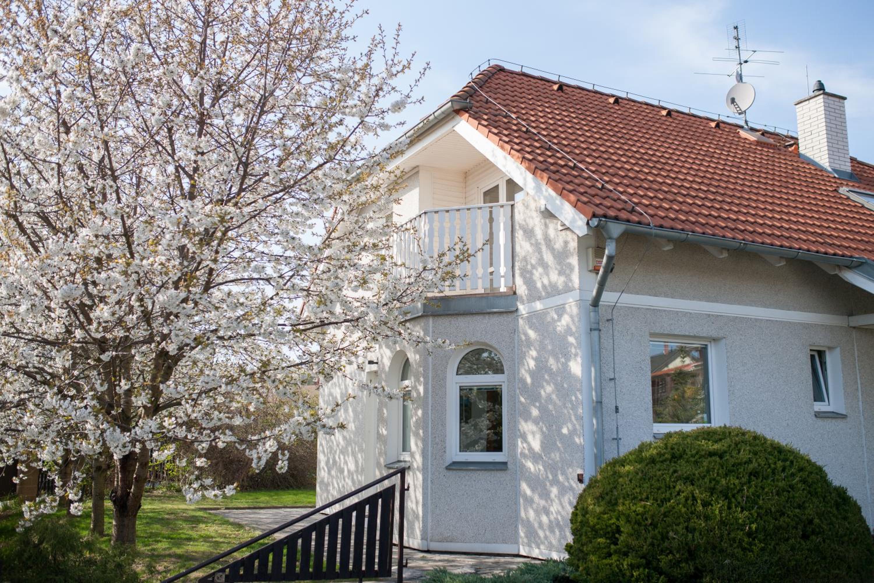IdyllicPrague Cherry Tree Cottage