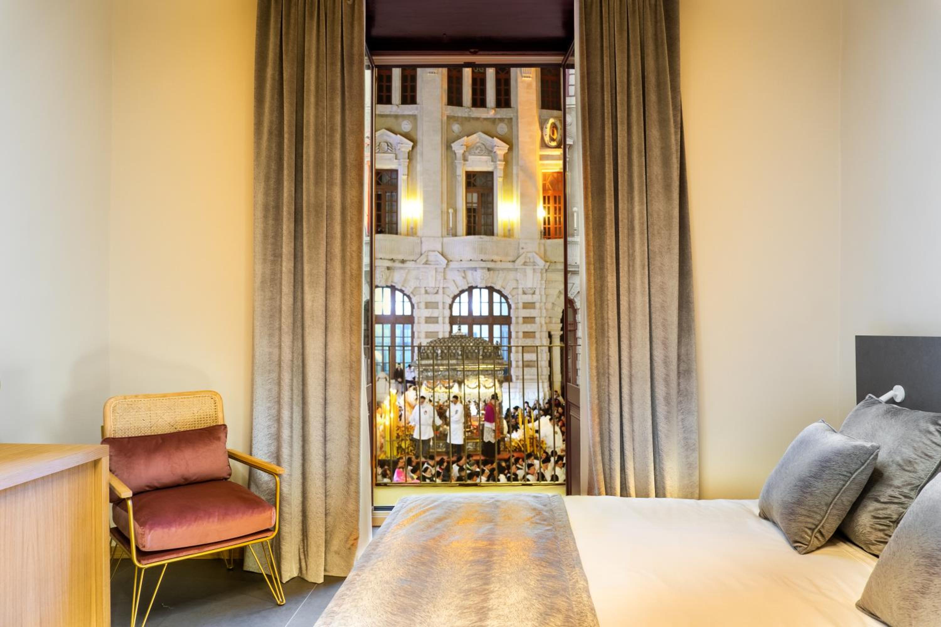 hotel room