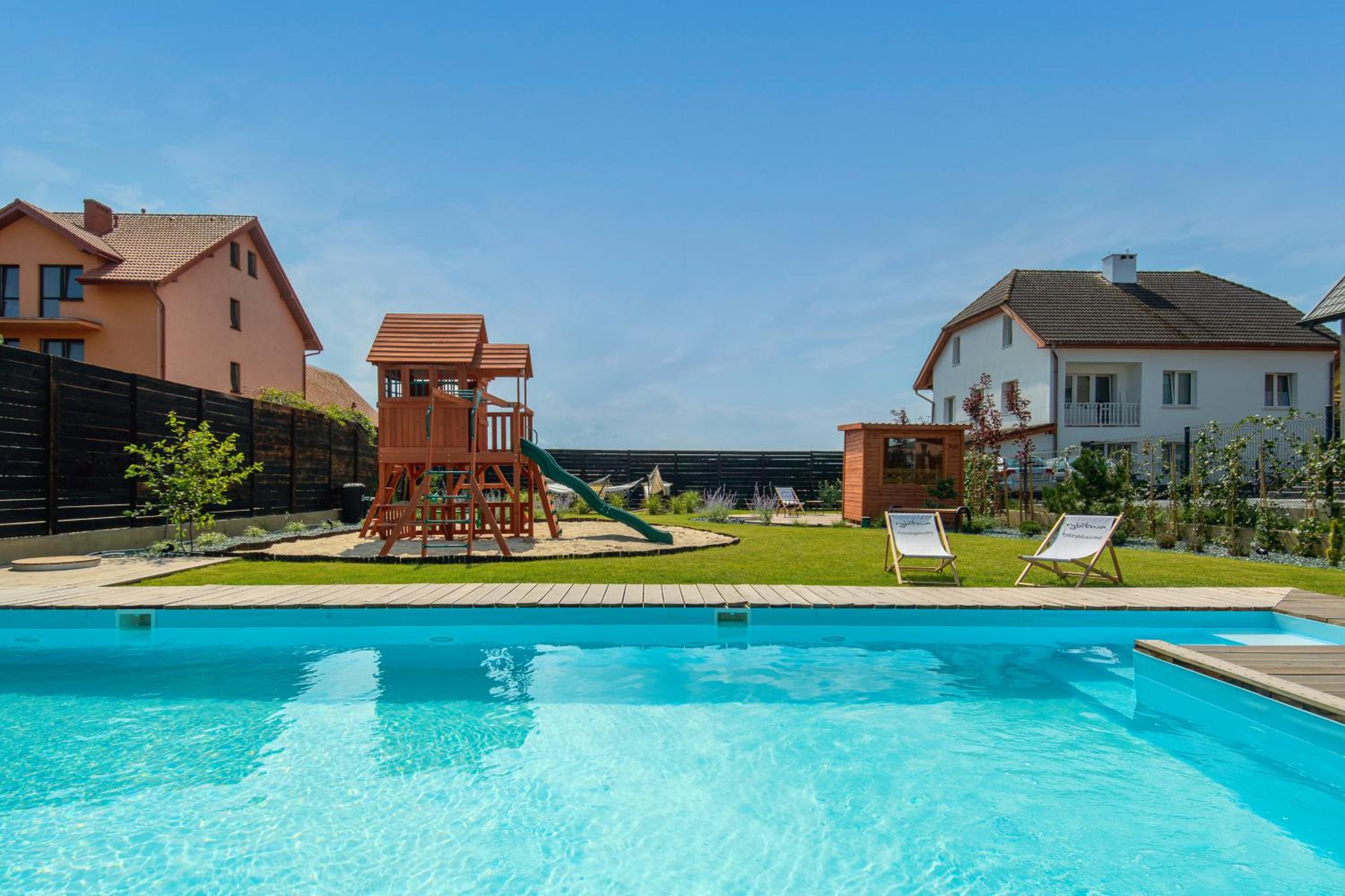 swimming pool