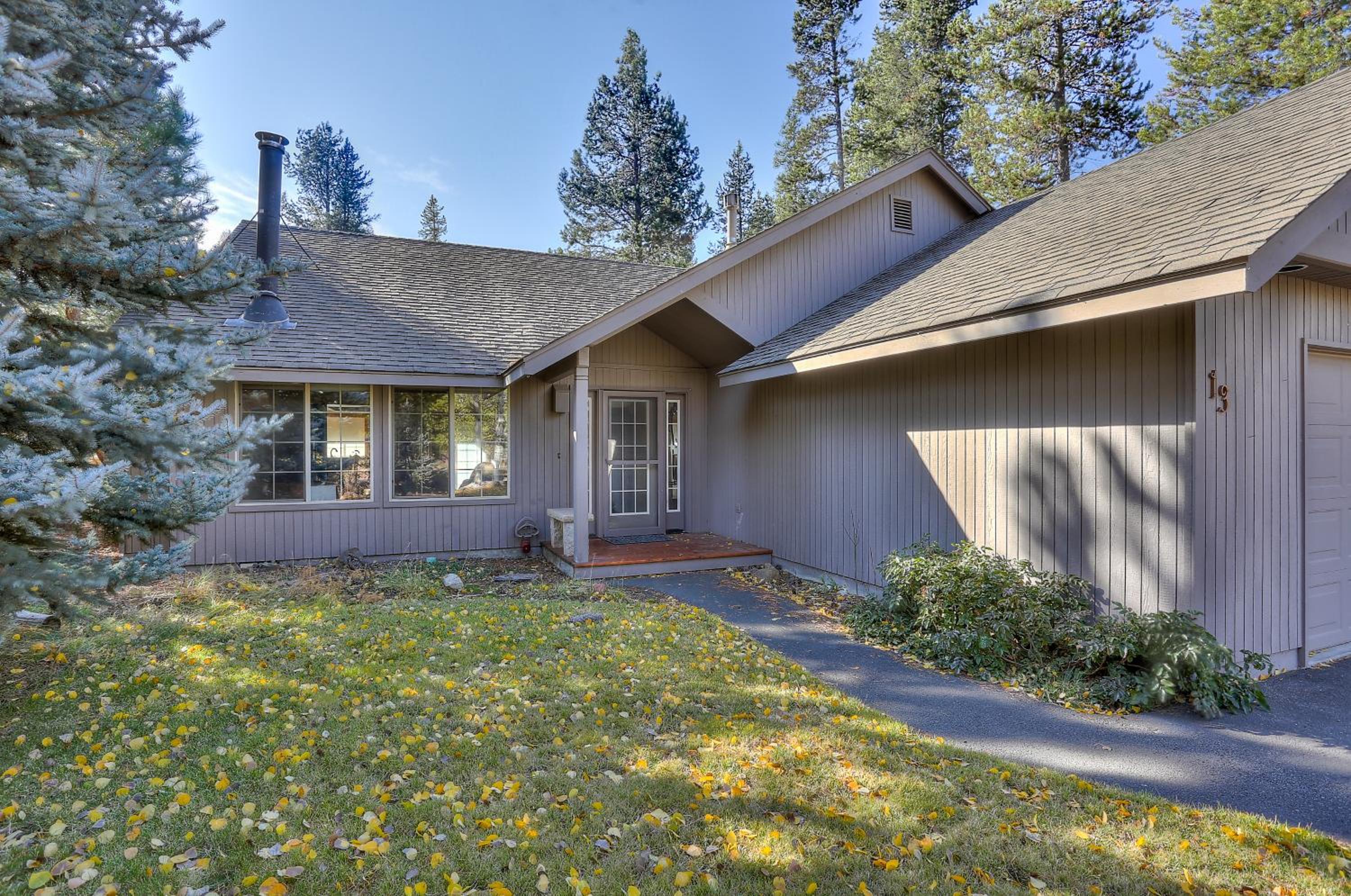 13 Ollalie Home with 2 Car Garage