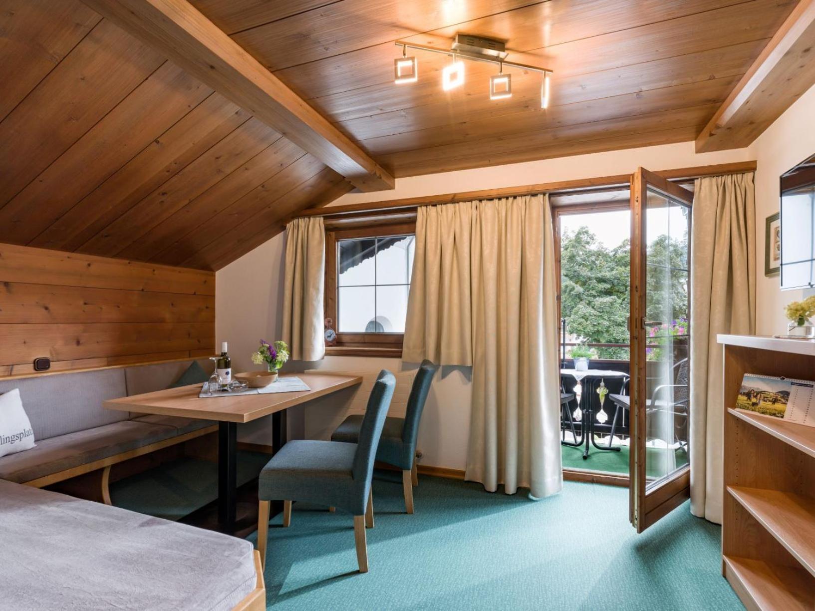 Pension Hinterholzer Apartments und Zimmer