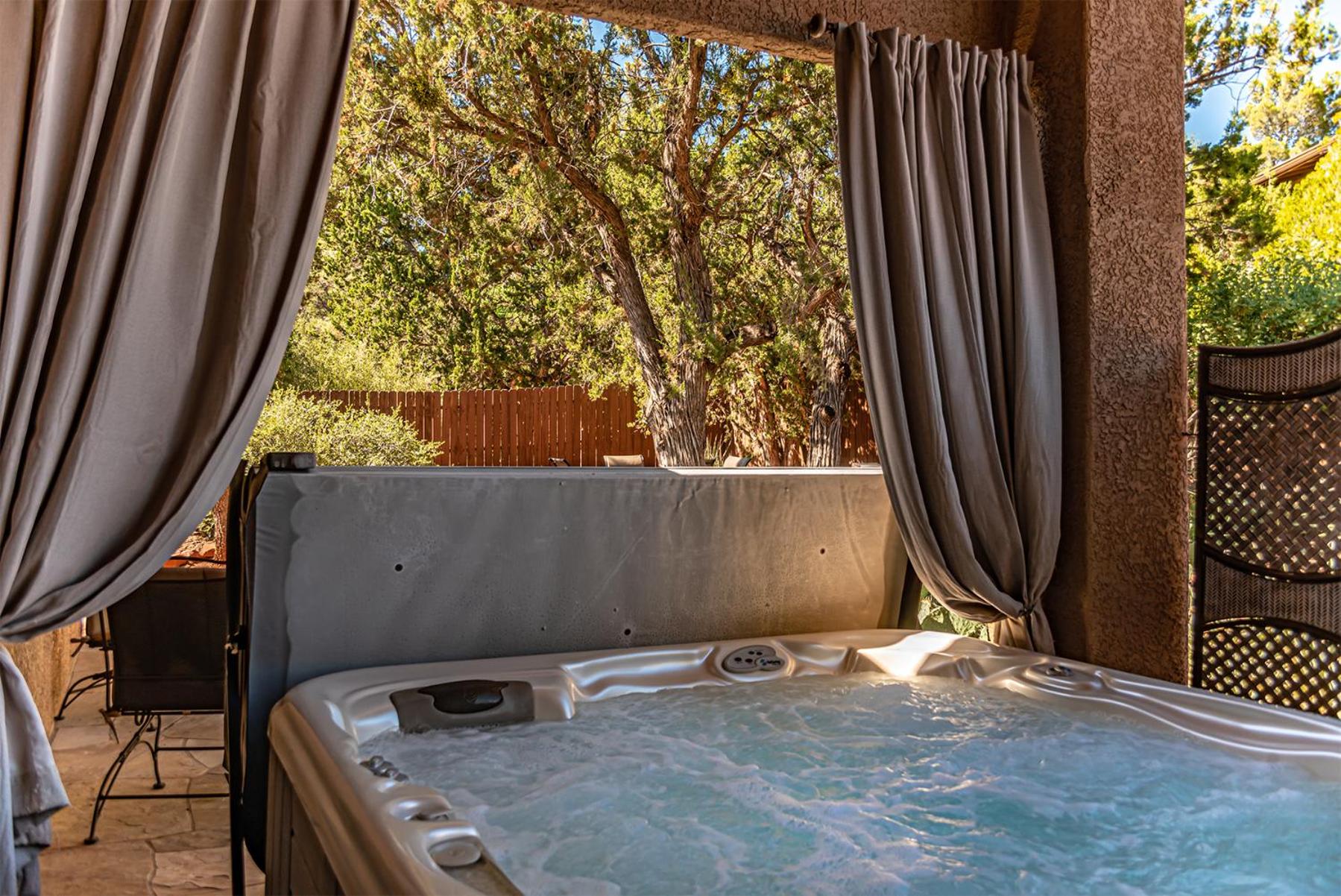 West Sedona, Walk to Sugarloaf Trls, Jacuzzi view 5