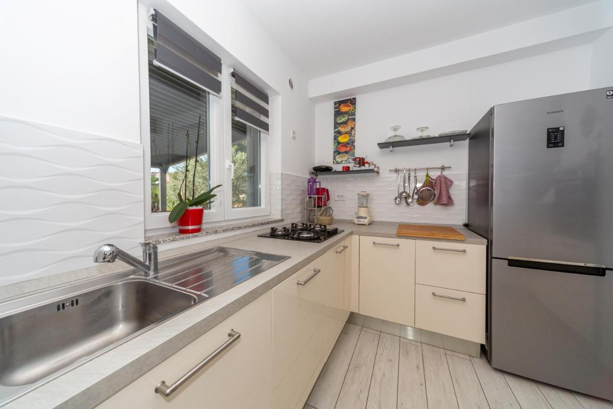 Modern groundfloor apartment for 2 view 2