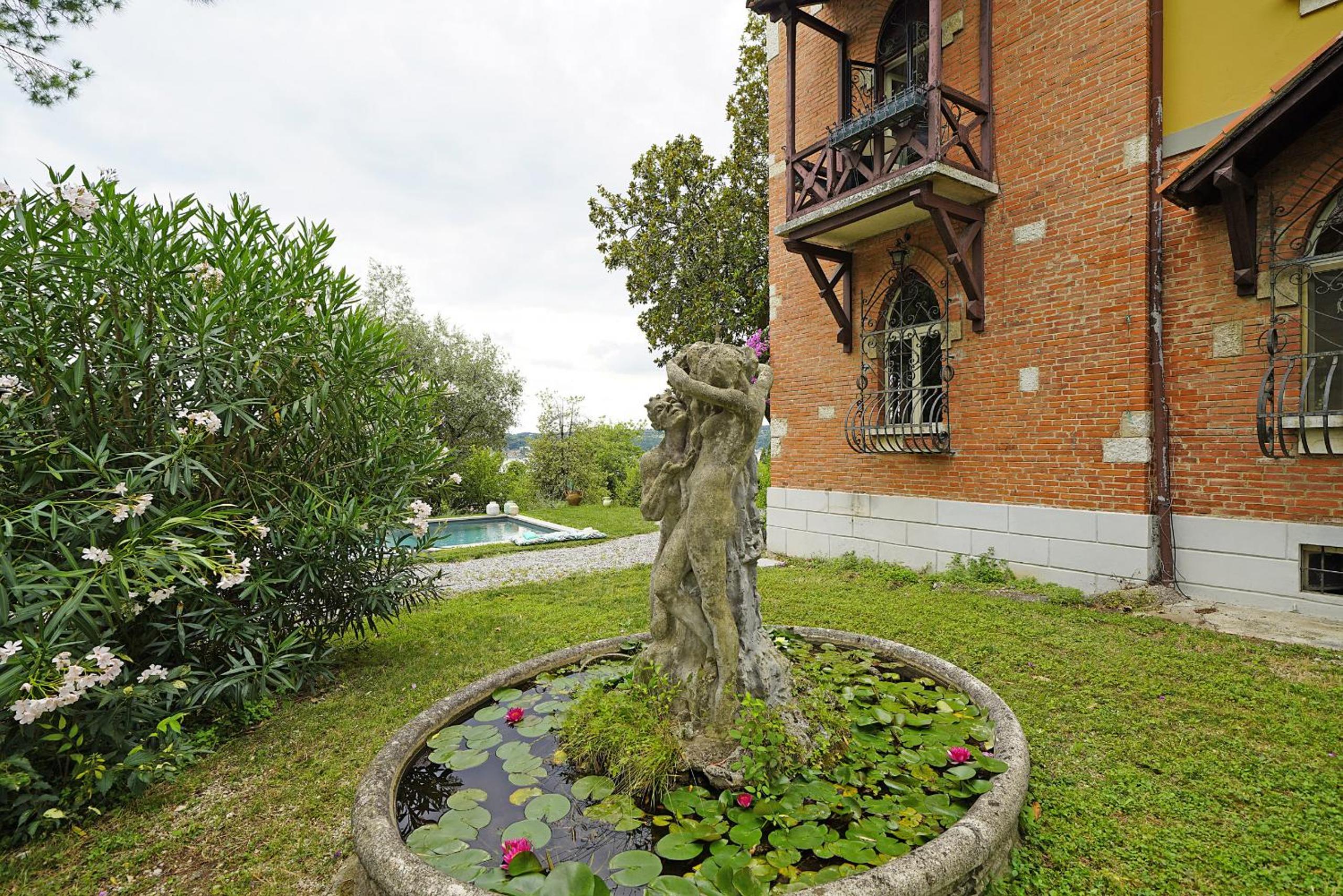 Photo 12