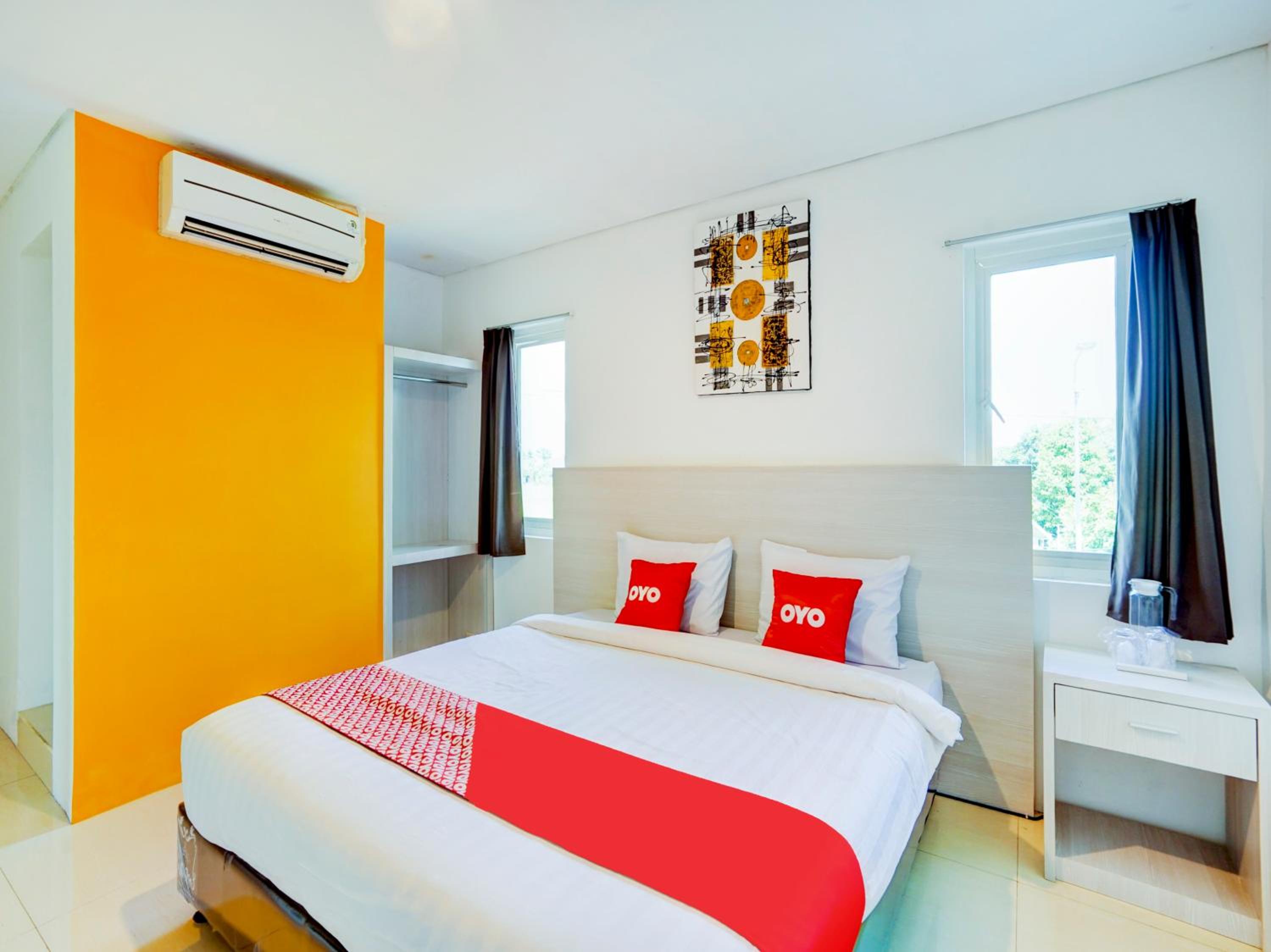 LG Hotel Jember by Calli Rooms view 2