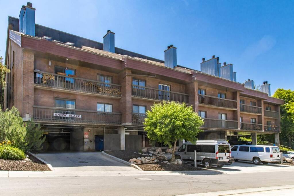 Hotel 2BD 2BA Condo with Hot Tub and Pool - Image 1