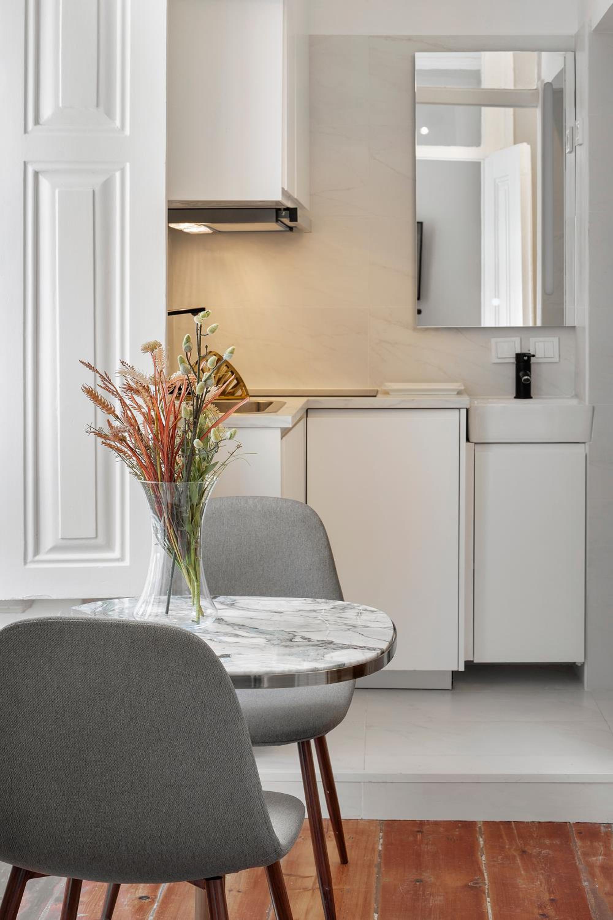 Small Design Studio - Rosa, Bairro Alto view 3