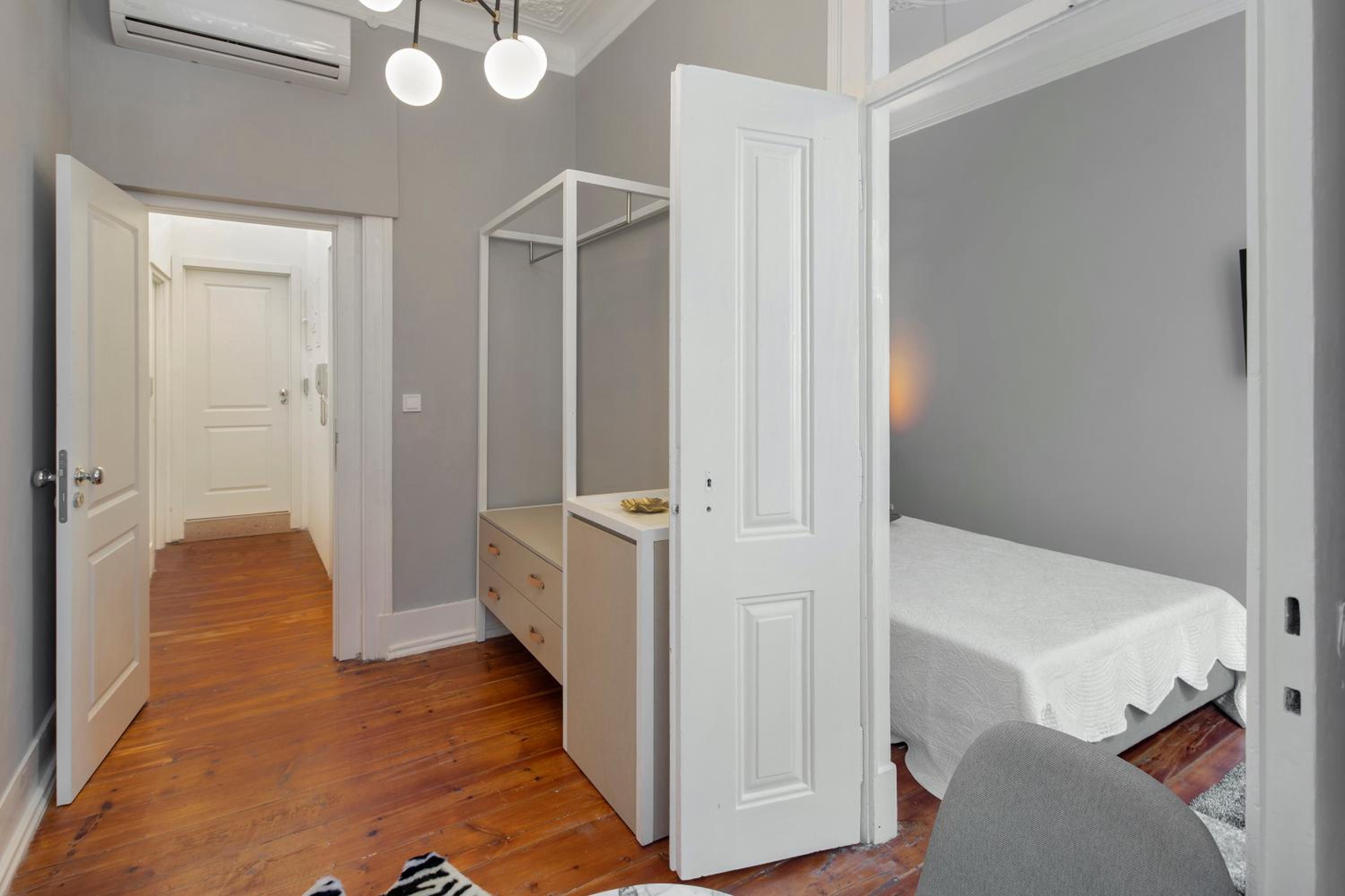 Small Design Studio - Rosa, Bairro Alto view 5