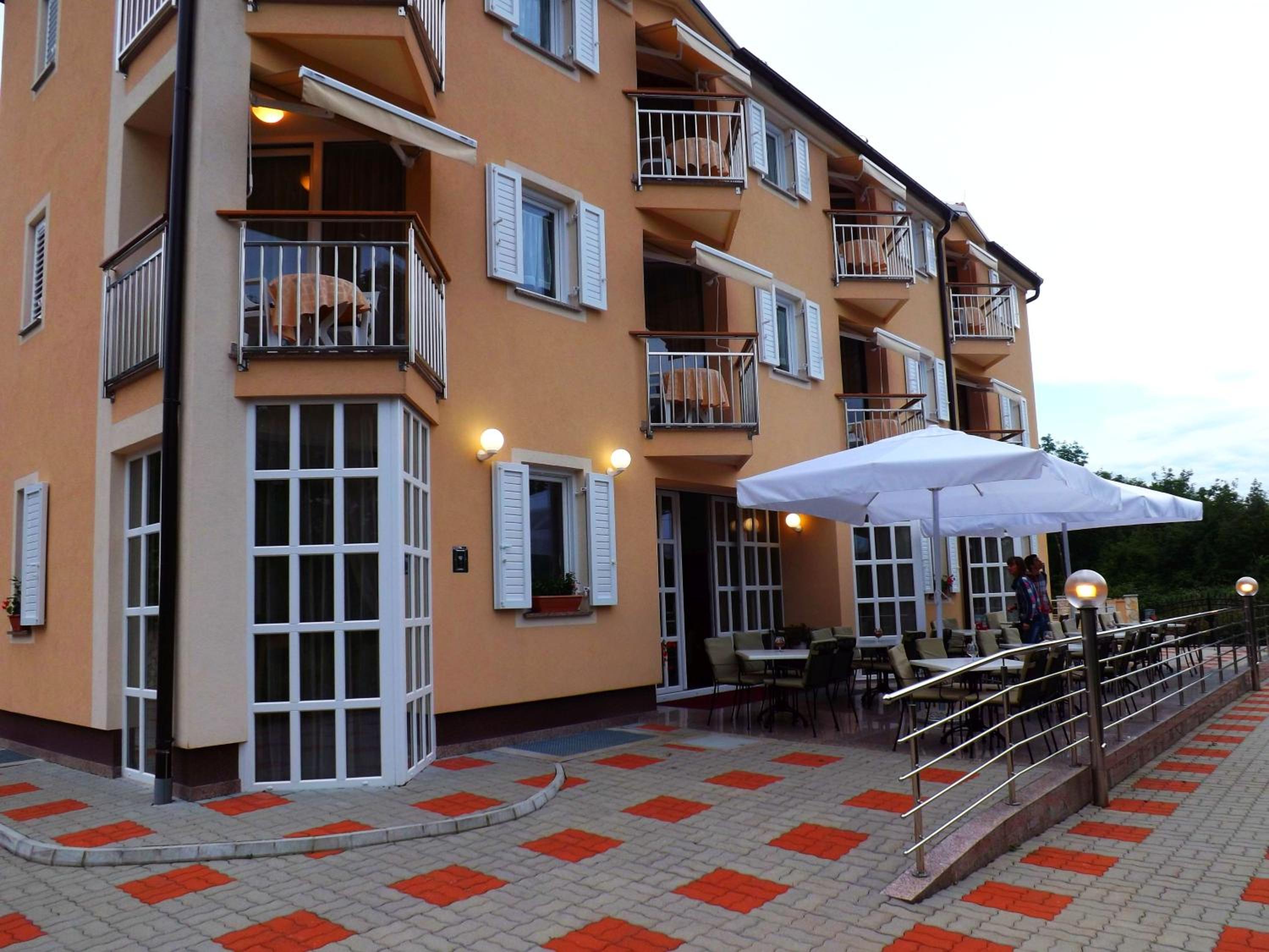 B&B Pansion Vago view 2